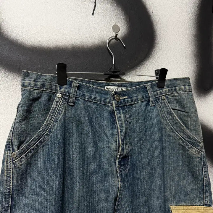 [SOLD OUT] VTG 빈티지 배색 포켓 디테일 워싱 와이드 카고 데님 팬츠