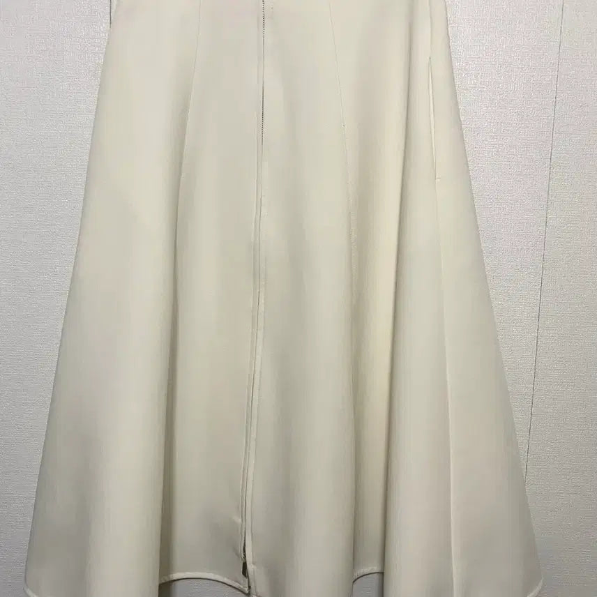[BUNJANG] R2W Si Hwa Flare White Skirt / r2w 레디투웨어 시화 플레어 화이트 스커트