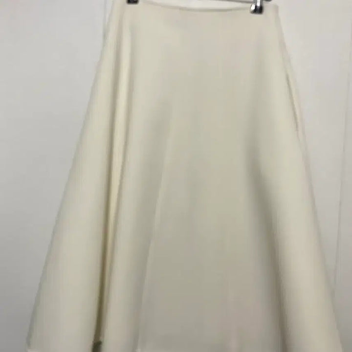 [BUNJANG] R2W Si Hwa Flare White Skirt / r2w 레디투웨어 시화 플레어 화이트 스커트