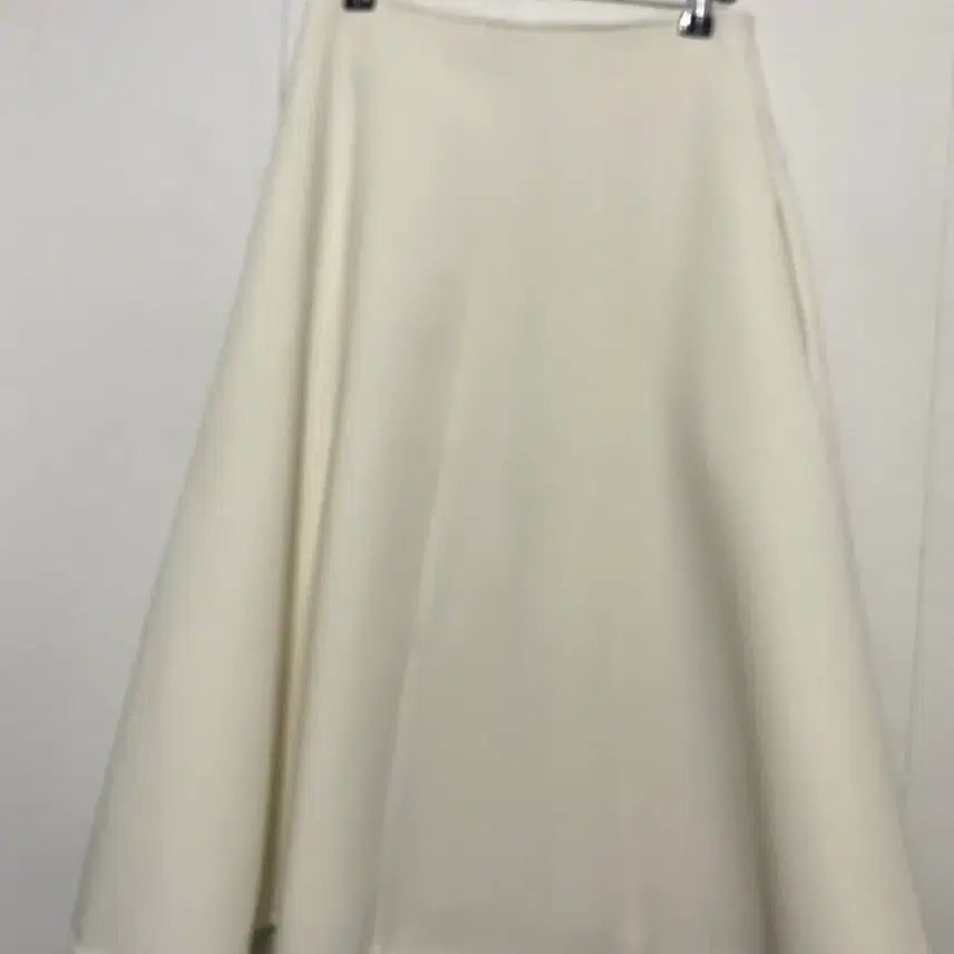[BUNJANG] R2W Si Hwa Flare White Skirt / r2w 레디투웨어 시화 플레어 화이트 스커트