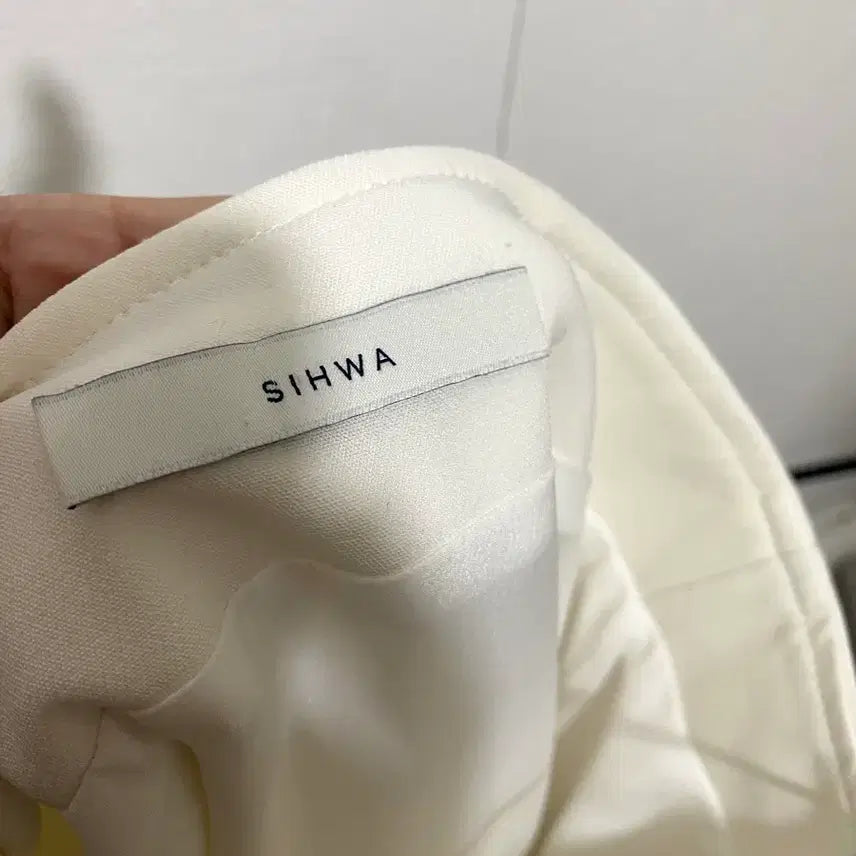 [BUNJANG] R2W Si Hwa Flare White Skirt / r2w 레디투웨어 시화 플레어 화이트 스커트