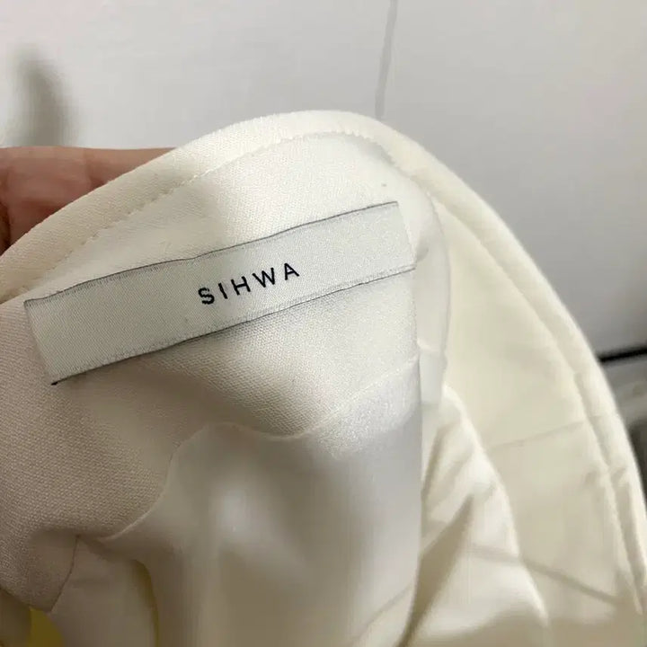 [BUNJANG] R2W Si Hwa Flare White Skirt / r2w 레디투웨어 시화 플레어 화이트 스커트