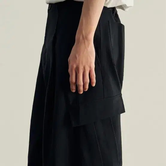 [BUNJANG] Siz Dailyroom Balloon Leg Wide Cargo Pants - Black (Size L) / 시즈 데일리룸 벌룬 레그 밀 와이드 카고 팬츠 블랙 L