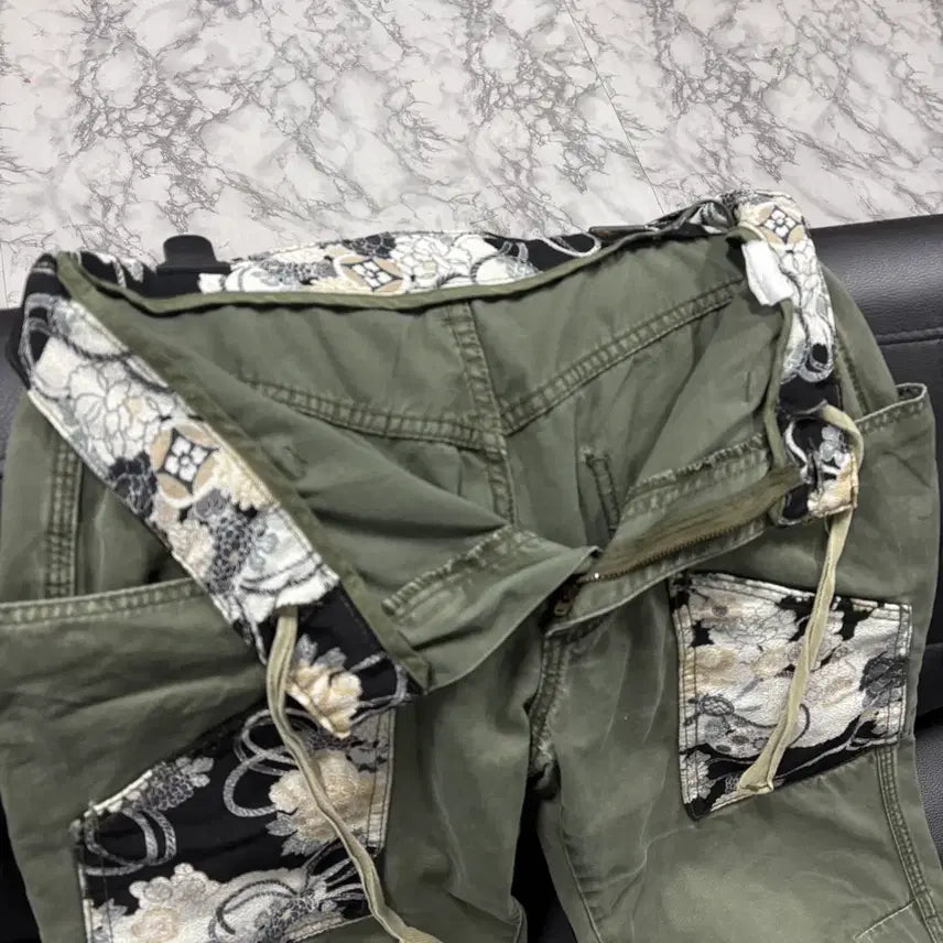 [BUNJANG] Masayu Karakuri Oriental Detailed Embroidery Pants / Masayu 마사유 카라쿠리맛 오리엔탈 디테일 자수 팬츠