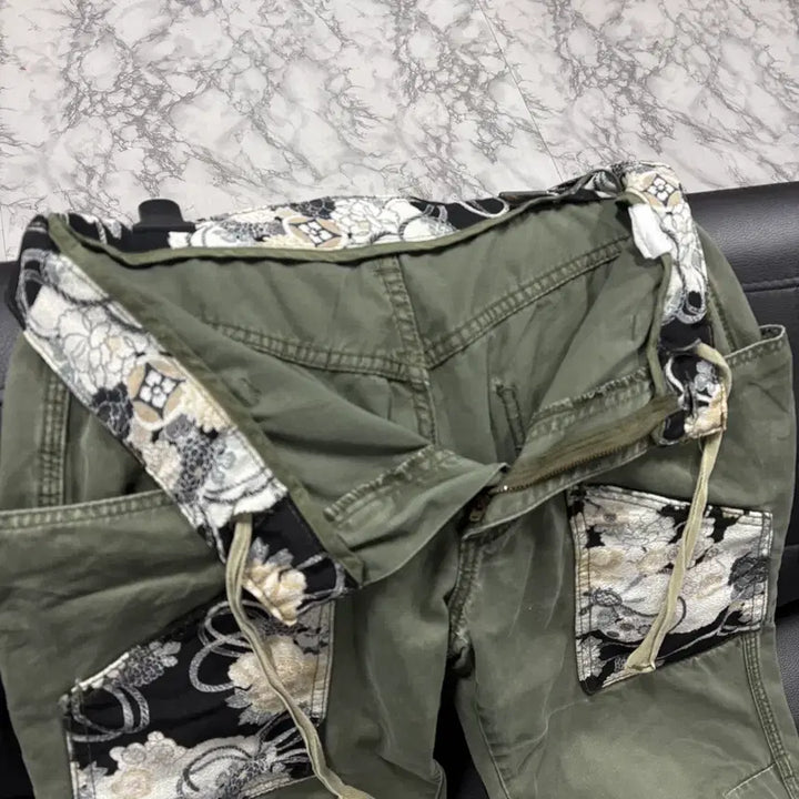 [BUNJANG] Masayu Karakuri Oriental Detailed Embroidery Pants / Masayu 마사유 카라쿠리맛 오리엔탈 디테일 자수 팬츠