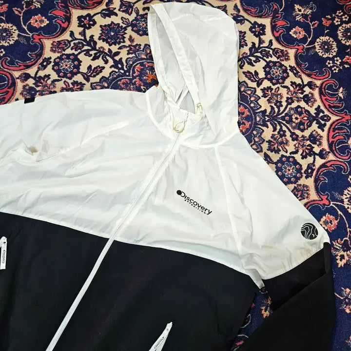 [SOLD OUT] 디스커버리 초경량 후드 윈드브레이커 바람막이 100 size