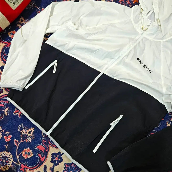 [SOLD OUT] 디스커버리 초경량 후드 윈드브레이커 바람막이 100 size