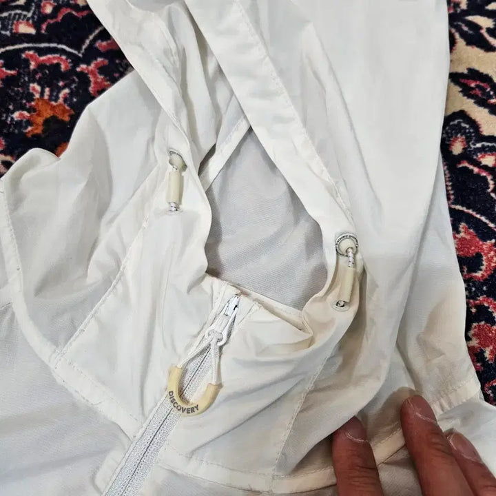 [SOLD OUT] 디스커버리 초경량 후드 윈드브레이커 바람막이 100 size