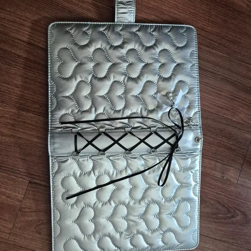 [BUNJANG] Silver Heart Quilted Binder / 실버 하트 바인더 양도
