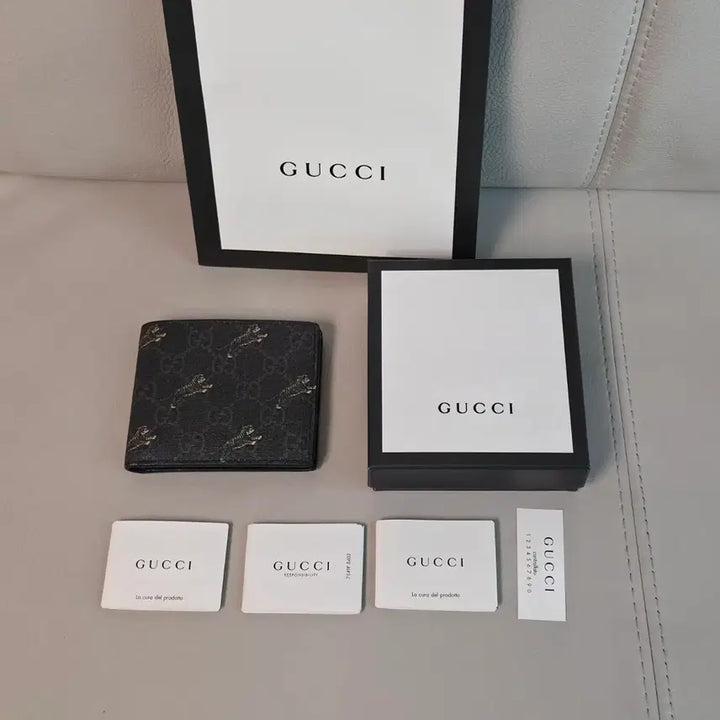 [BUNJANG] Gucci Jumping Tiger Print Supreme Bifold Wallet / 구찌 점핑 타이거 프린트 수프림 반지갑