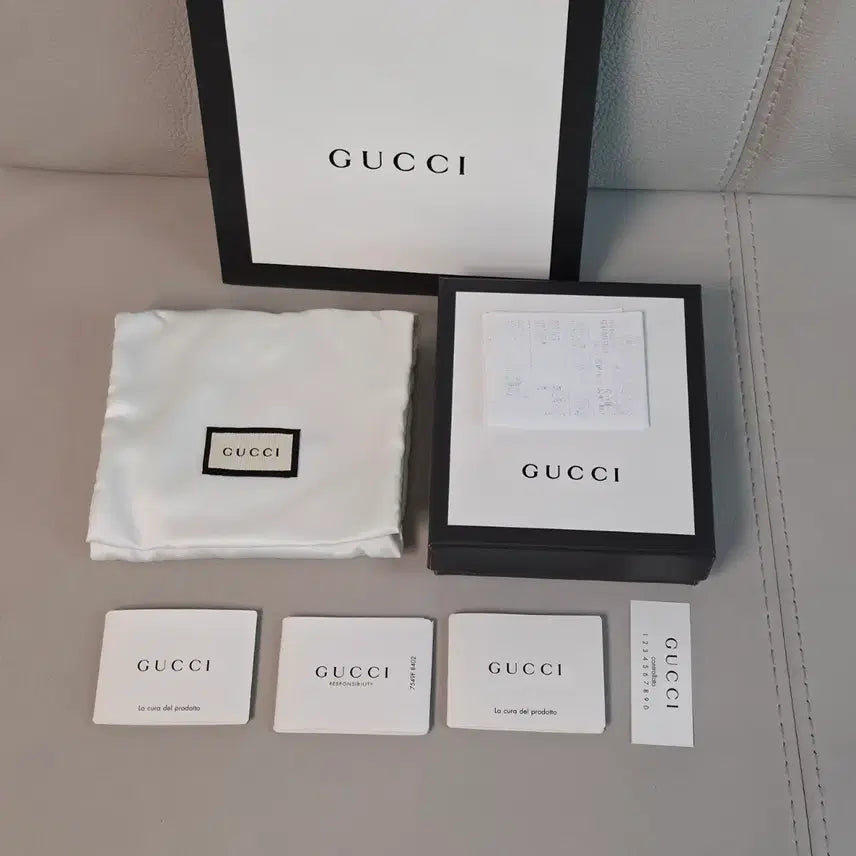 [BUNJANG] Gucci Jumping Tiger Print Supreme Bifold Wallet / 구찌 점핑 타이거 프린트 수프림 반지갑
