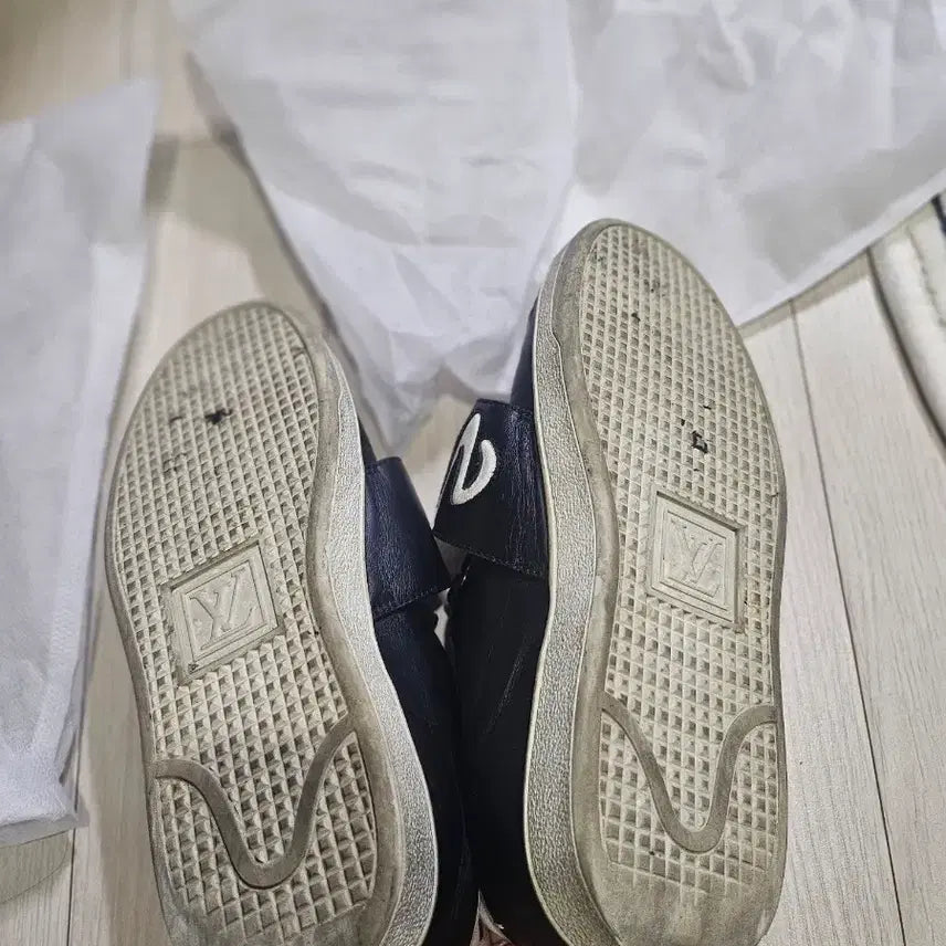[BUNJANG] Louis Vuitton Leather Sneakers Black / 루이비통 레더 스니커즈 블랙