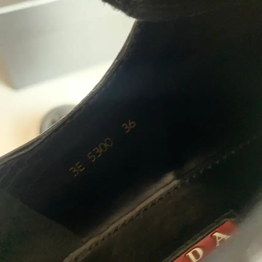 [BUNJANG] Prada Wingtip Brogue Derby Shoes / 프라다 윙팁 브로그 더비 슈즈