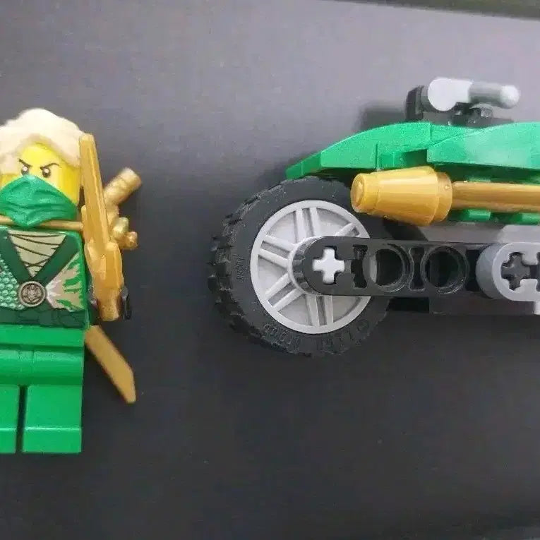 [BUNJANG] Lego Ninjago Rebooted Lloyd and Bike Minifigure / 레고 닌자고 리부티드 로이드와 바이크 미니피규어