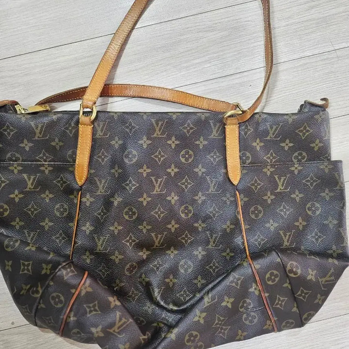 [BUNJANG] Louis Vuitton Monogram Totally MM Shoulder Bag / 루이비통 모노그램 토탈리 MM