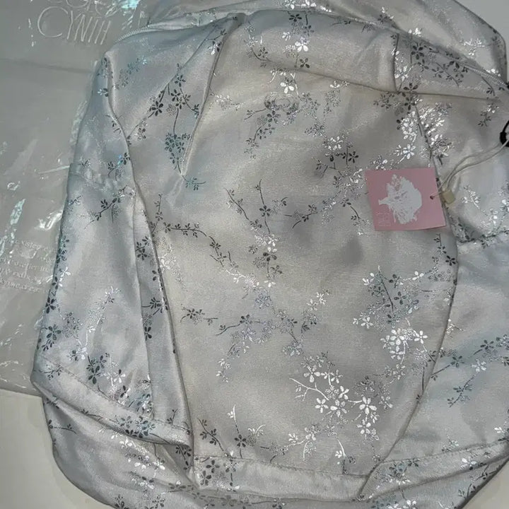 [BUNJANG] Colocynth White Flower Jacquard Backpack / [새상품] 콜로신스 화이트 플라워 자카드 백팩 가방블라우스스커트원피스후드