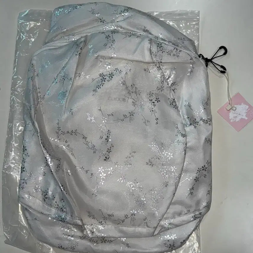 [BUNJANG] Colocynth White Flower Jacquard Backpack / [새상품] 콜로신스 화이트 플라워 자카드 백팩 가방블라우스스커트원피스후드
