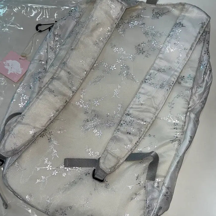 [BUNJANG] Colocynth White Flower Jacquard Backpack / [새상품] 콜로신스 화이트 플라워 자카드 백팩 가방블라우스스커트원피스후드