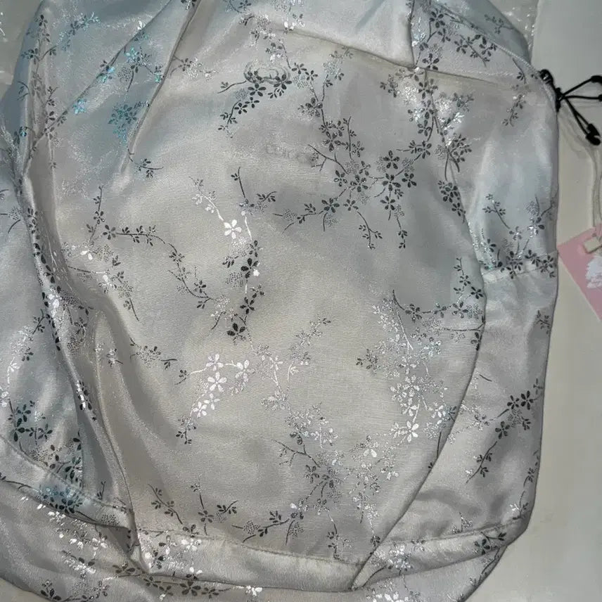[BUNJANG] Colocynth White Flower Jacquard Backpack / [새상품] 콜로신스 화이트 플라워 자카드 백팩 가방블라우스스커트원피스후드