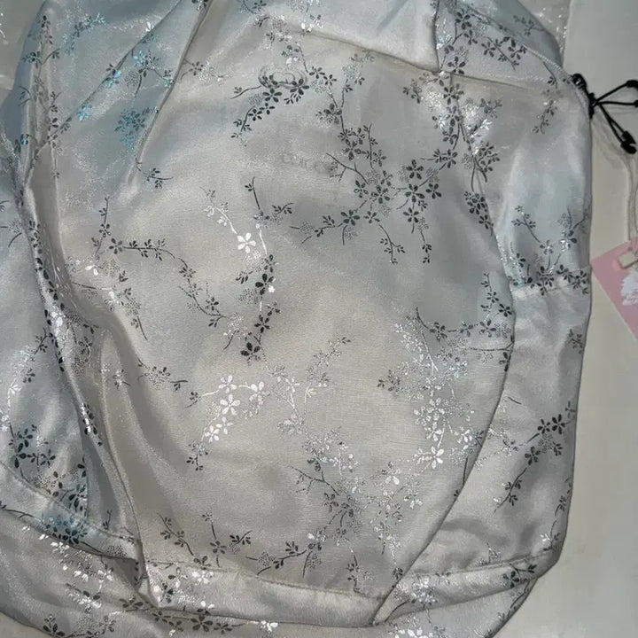[BUNJANG] Colocynth White Flower Jacquard Backpack / [새상품] 콜로신스 화이트 플라워 자카드 백팩 가방블라우스스커트원피스후드