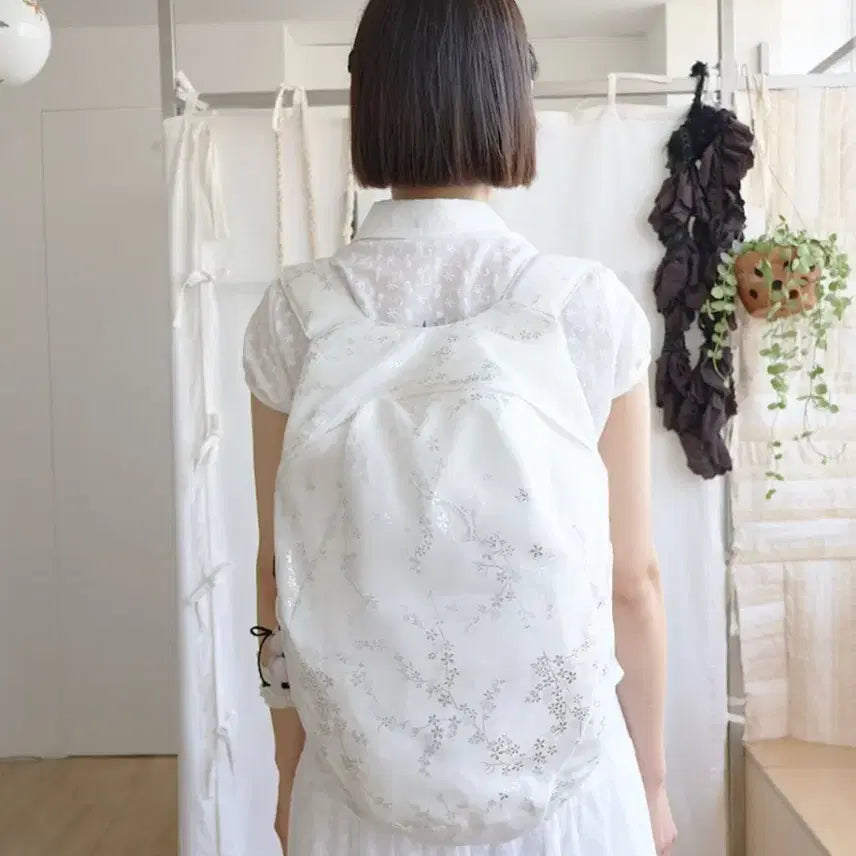 [BUNJANG] Colocynth White Flower Jacquard Backpack / [새상품] 콜로신스 화이트 플라워 자카드 백팩 가방블라우스스커트원피스후드
