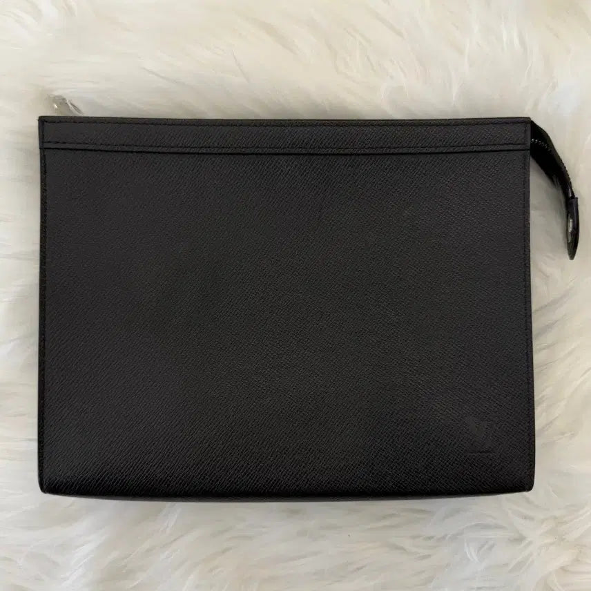 [BUNJANG] Louis Vuitton Taiga Pochette Voyage (M30547) Clutch / [다올 상인점] 루이비통 타이가 포쉐트 보야주(M30547)상태 A+