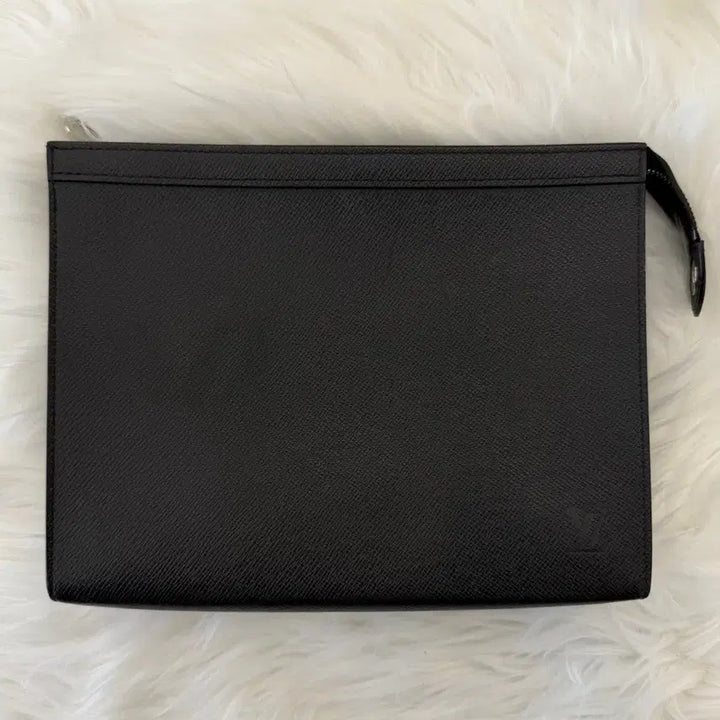 [BUNJANG] Louis Vuitton Taiga Pochette Voyage (M30547) Clutch / [다올 상인점] 루이비통 타이가 포쉐트 보야주(M30547)상태 A+