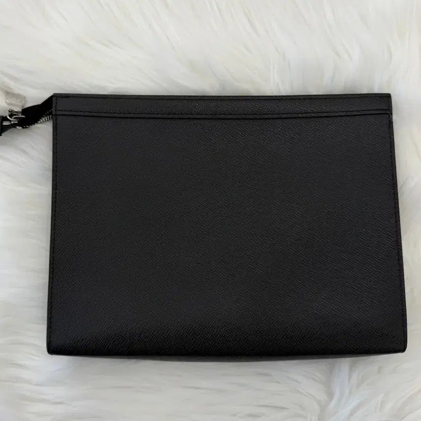 [BUNJANG] Louis Vuitton Taiga Pochette Voyage (M30547) Clutch / [다올 상인점] 루이비통 타이가 포쉐트 보야주(M30547)상태 A+