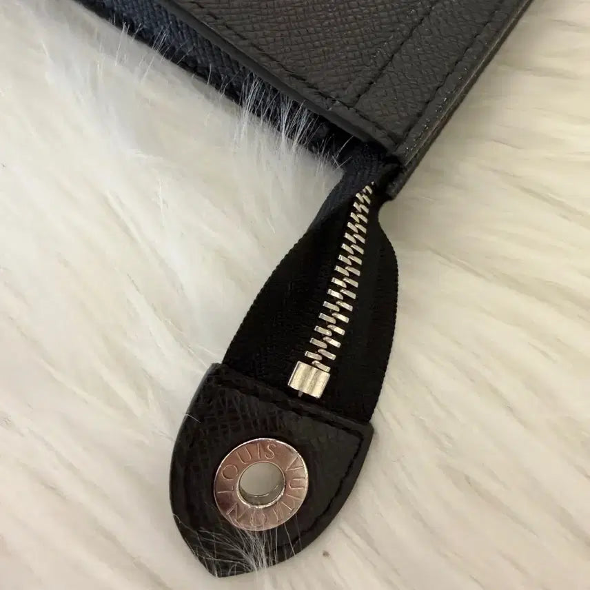 [BUNJANG] Louis Vuitton Taiga Pochette Voyage (M30547) Clutch / [다올 상인점] 루이비통 타이가 포쉐트 보야주(M30547)상태 A+