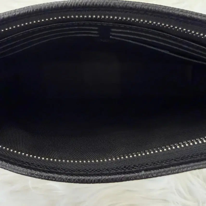[BUNJANG] Louis Vuitton Taiga Pochette Voyage (M30547) Clutch / [다올 상인점] 루이비통 타이가 포쉐트 보야주(M30547)상태 A+