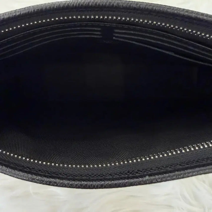 [BUNJANG] Louis Vuitton Taiga Pochette Voyage (M30547) Clutch / [다올 상인점] 루이비통 타이가 포쉐트 보야주(M30547)상태 A+