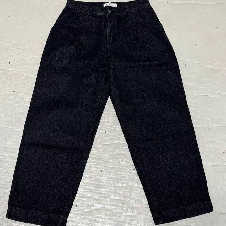 [BUNJANG] Beslow One Tuck Curved Jeans - Black / [30] 비슬로우 원 턱 커브드 진 - 블랙