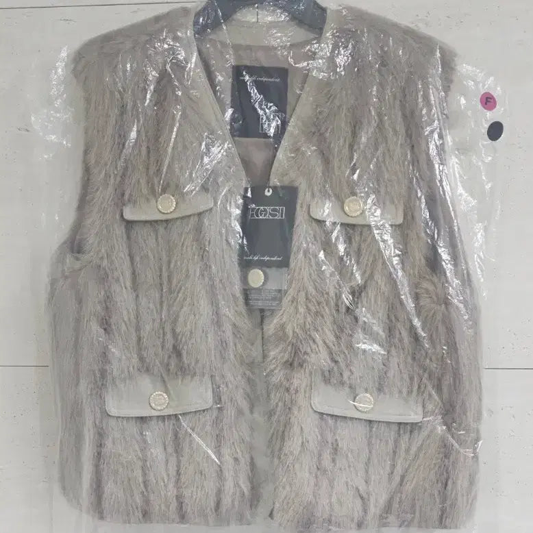 [BUNJANG] Egoist Two-Tone Eco Fur Vest / [텍달린 새제품] 에고이스트 투톤 에코퍼 베스트