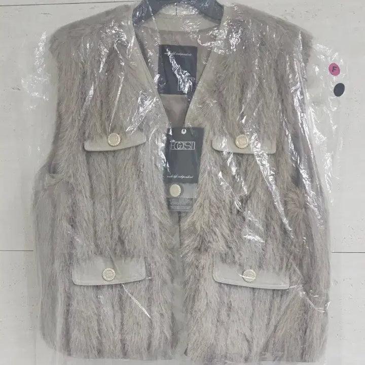 [BUNJANG] Egoist Two-Tone Eco Fur Vest / [텍달린 새제품] 에고이스트 투톤 에코퍼 베스트