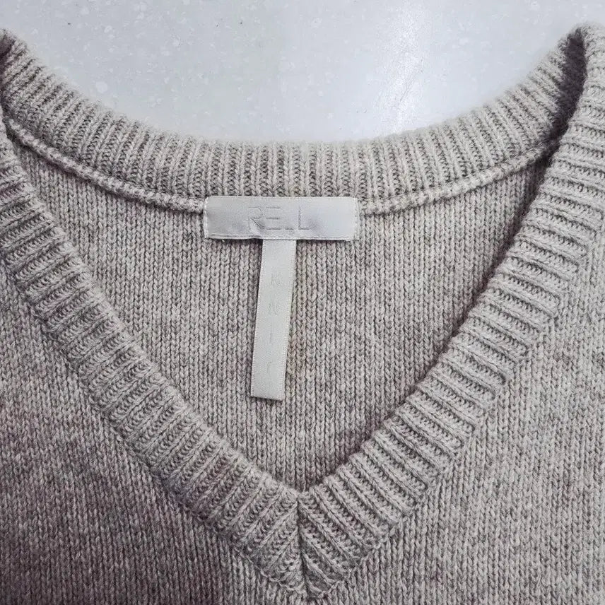 [BUNJANG] RE_L Beige V-neck Knit Vest / RE_L 리엘 브이넥 니트 조끼 베이지 FREE