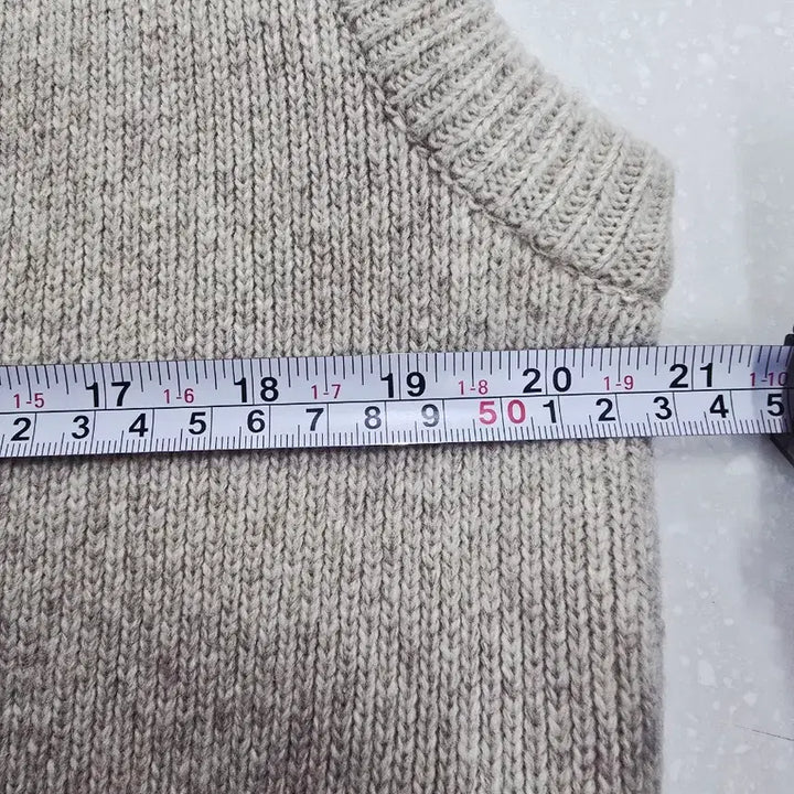 [BUNJANG] RE_L Beige V-neck Knit Vest / RE_L 리엘 브이넥 니트 조끼 베이지 FREE