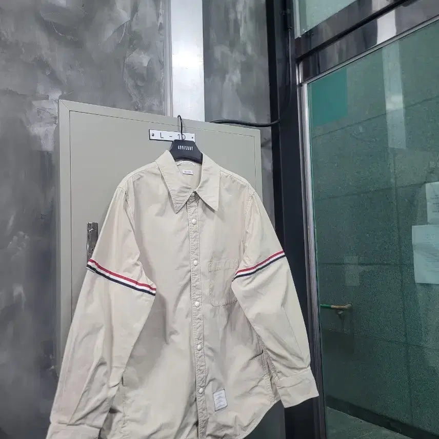 [BUNJANG] Thom Browne Armband Beige Shirt Jacket (Size 3) / (정품) 톰브라운 암밴드 베이지 셔츠 자켓 3사이즈(2XL110)