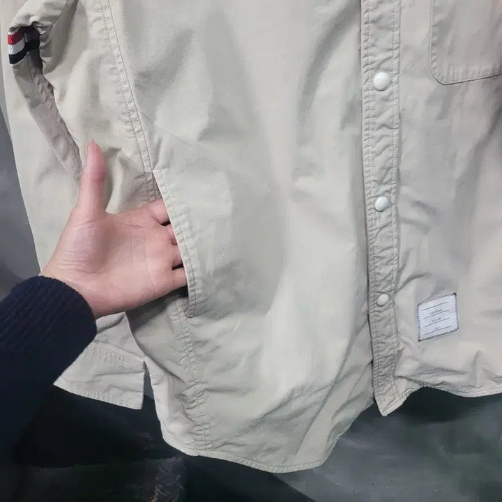 [BUNJANG] Thom Browne Armband Beige Shirt Jacket (Size 3) / (정품) 톰브라운 암밴드 베이지 셔츠 자켓 3사이즈(2XL110)
