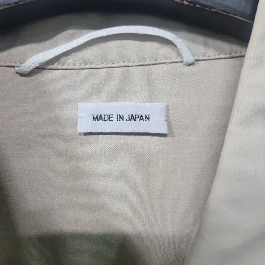 [BUNJANG] Thom Browne Armband Beige Shirt Jacket (Size 3) / (정품) 톰브라운 암밴드 베이지 셔츠 자켓 3사이즈(2XL110)