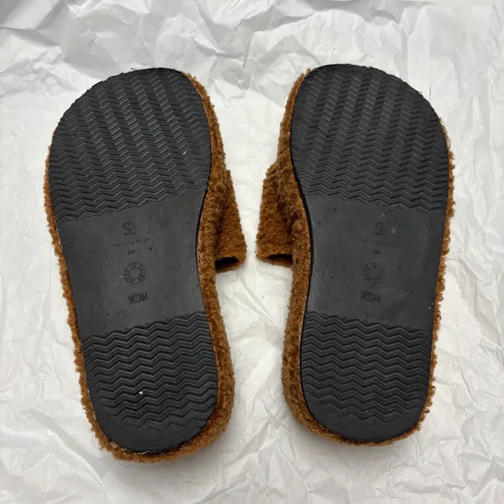 [BUNJANG] Ssa Ppoong Platform Fur Slippers Brown / 사뿐 털슬리퍼 플랫폼 뽀글이 브라운 퍼 슬리퍼 230