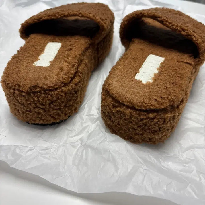 [BUNJANG] Ssa Ppoong Platform Fur Slippers Brown / 사뿐 털슬리퍼 플랫폼 뽀글이 브라운 퍼 슬리퍼 230