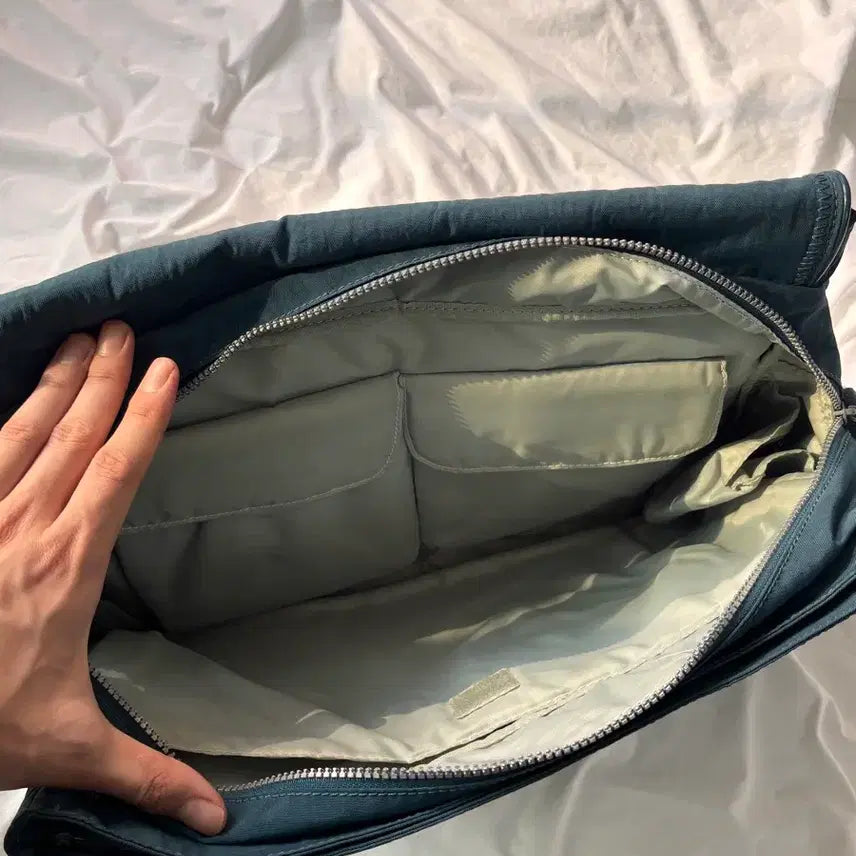 [BUNJANG] Kipling Messenger Bag / 키플링 메신저백 / 노트북 가방 / 크로스백