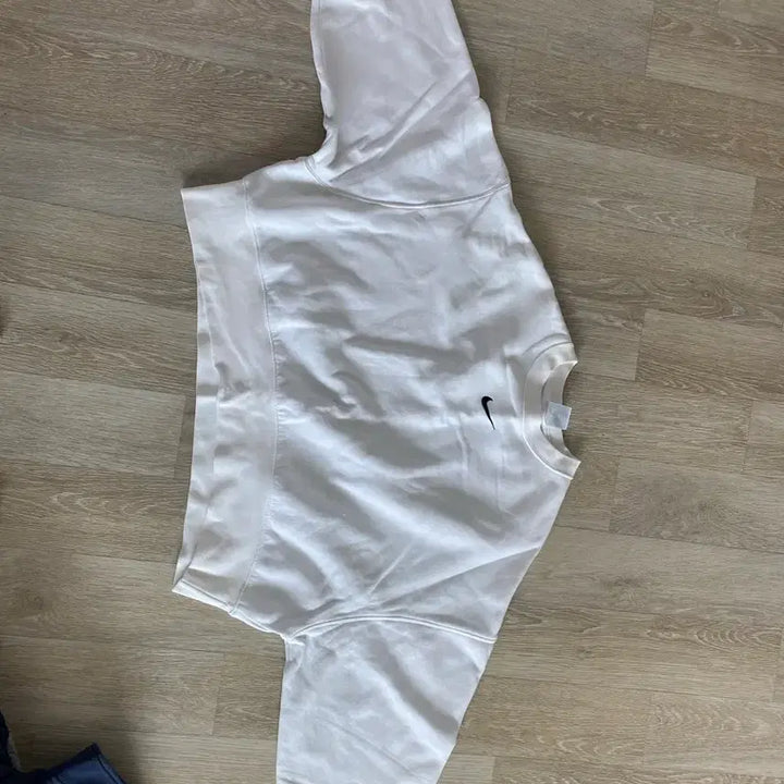 [SOLD OUT] 나이키 스우시 크롭 맨투맨 화이트