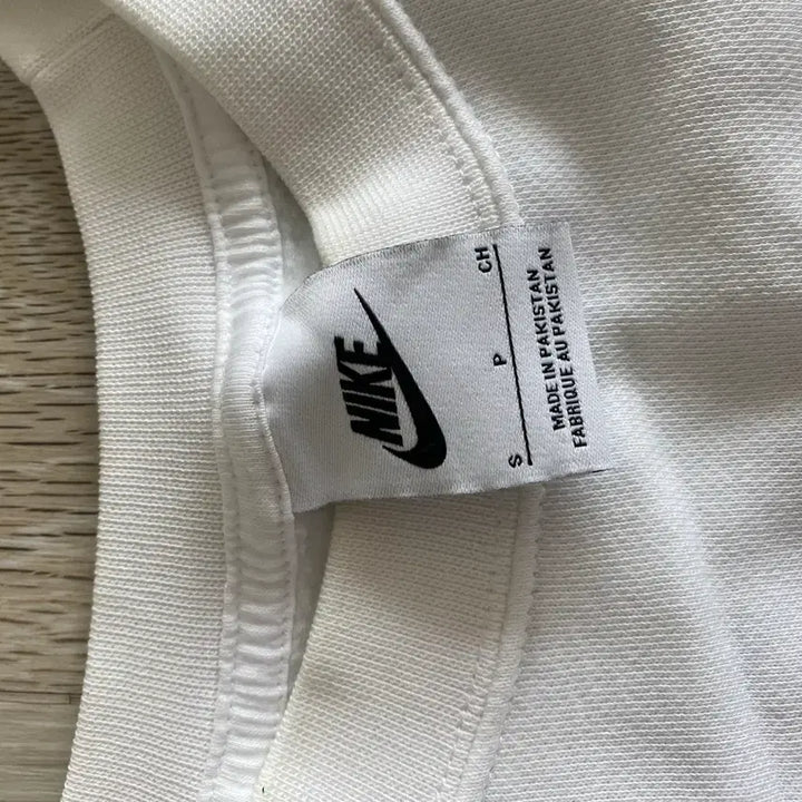 [SOLD OUT] 나이키 스우시 크롭 맨투맨 화이트