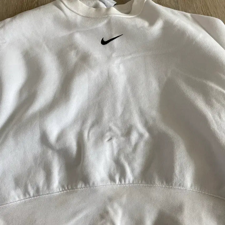 [SOLD OUT] 나이키 스우시 크롭 맨투맨 화이트