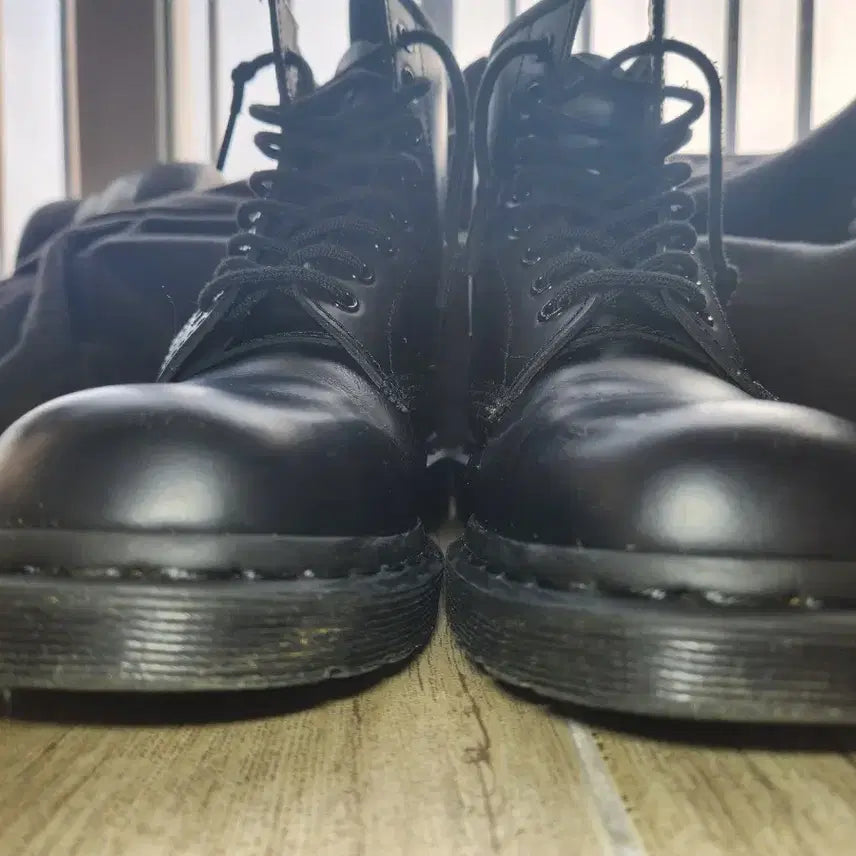 [SOLD OUT] 닥터마틴 1460 모노 (260)