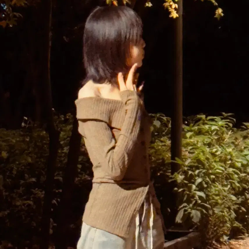 [BUNJANG] Avely Khaki Off-Shoulder Long Sleeve Top / 에이블리 카키 오프숄더
