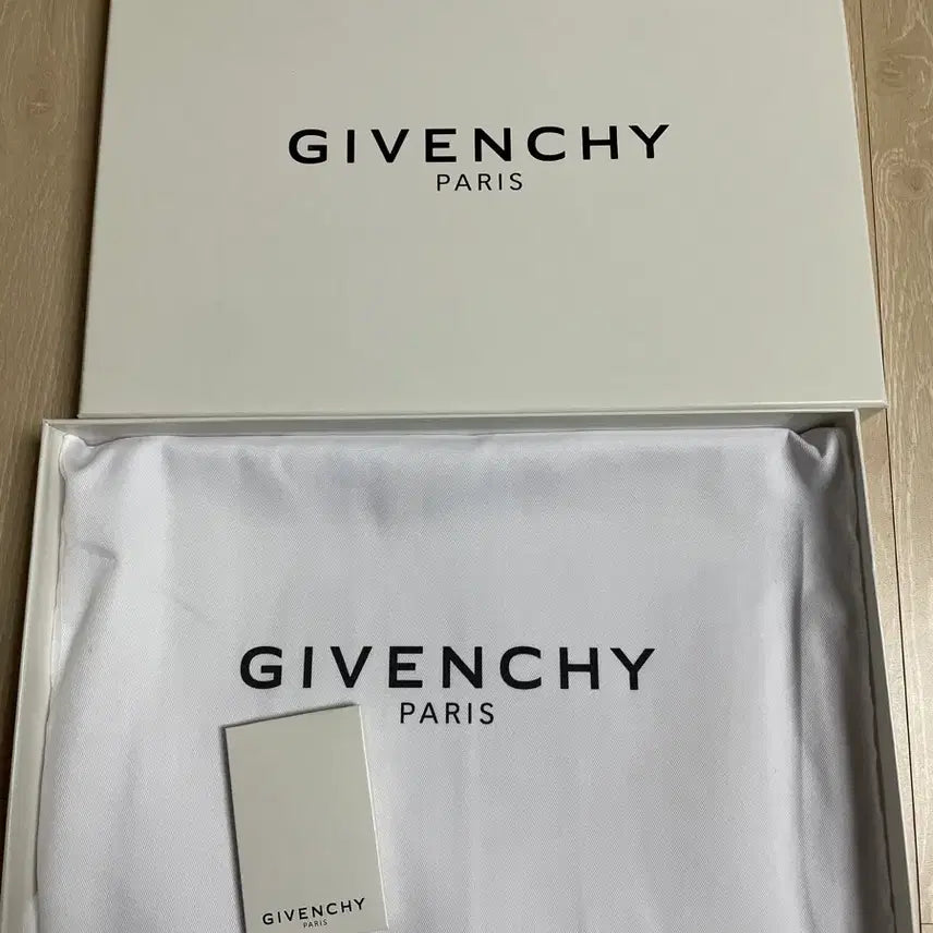 [BUNJANG] Givenchy Antigona Clutch Bag / 지빙시 안티고나 클러치백 새제품