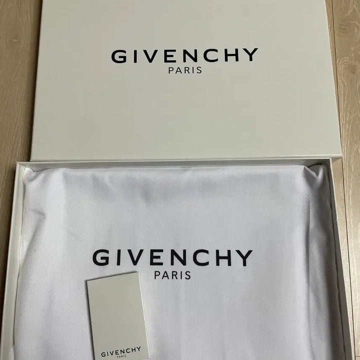 [BUNJANG] Givenchy Antigona Clutch Bag / 지빙시 안티고나 클러치백 새제품