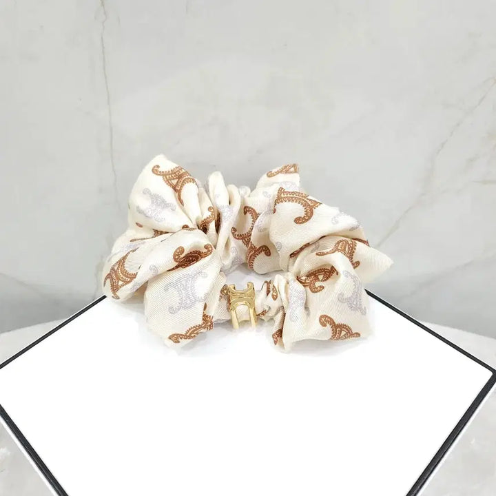 [BUNJANG] Celine Triomphe Scrunchie Hair Accessory / 셀린느 트리옹프 스크런치 헤어슈슈